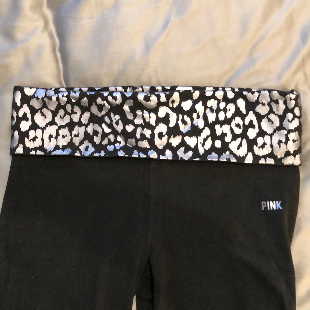 Adorable yoga pants. Victoria secret.